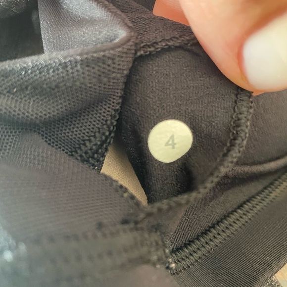 Lululemon Wild Tank Sports bra size 4 - Picture 2 of 4